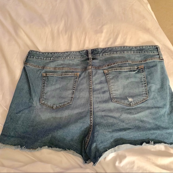 Torrid plus size 26 stretch Denim studded shorts - Picture 7 of 8